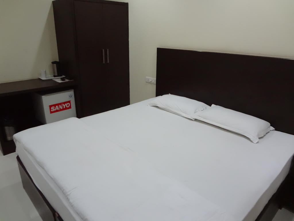 Hotel Siam International 德里 外观 照片
