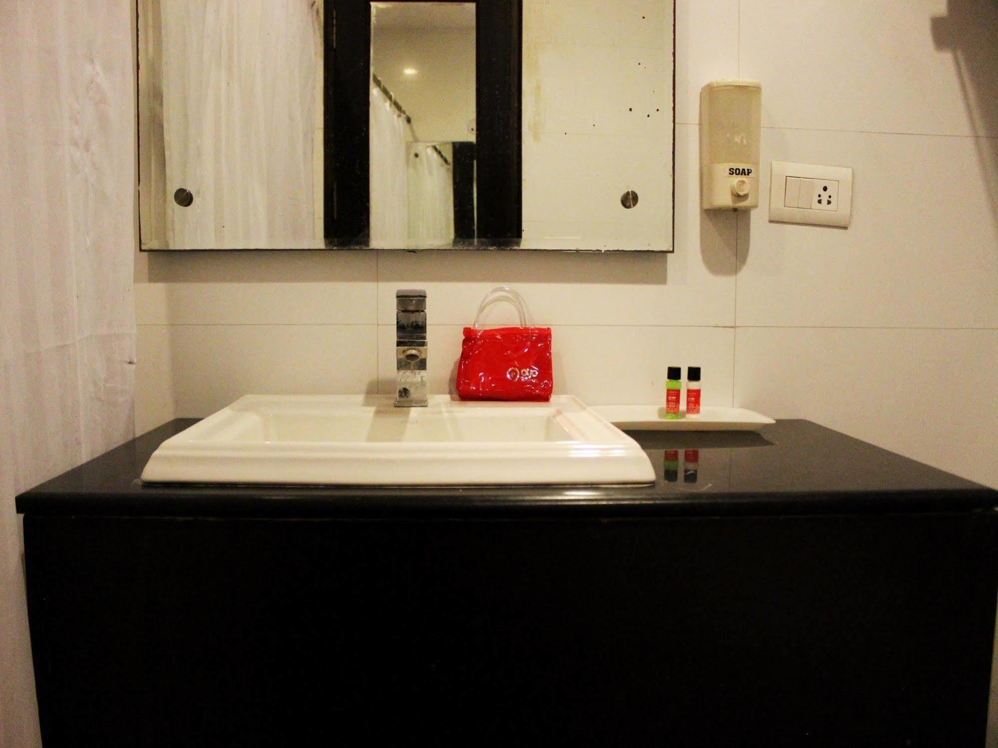 Hotel Siam International 德里 外观 照片